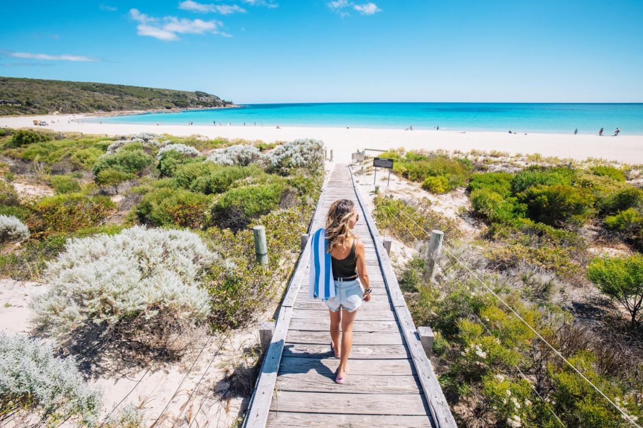 Pullman Bunker Bay Resort Margaret River Дансборо Екстер'єр фото A boardwalk at Cable Beach