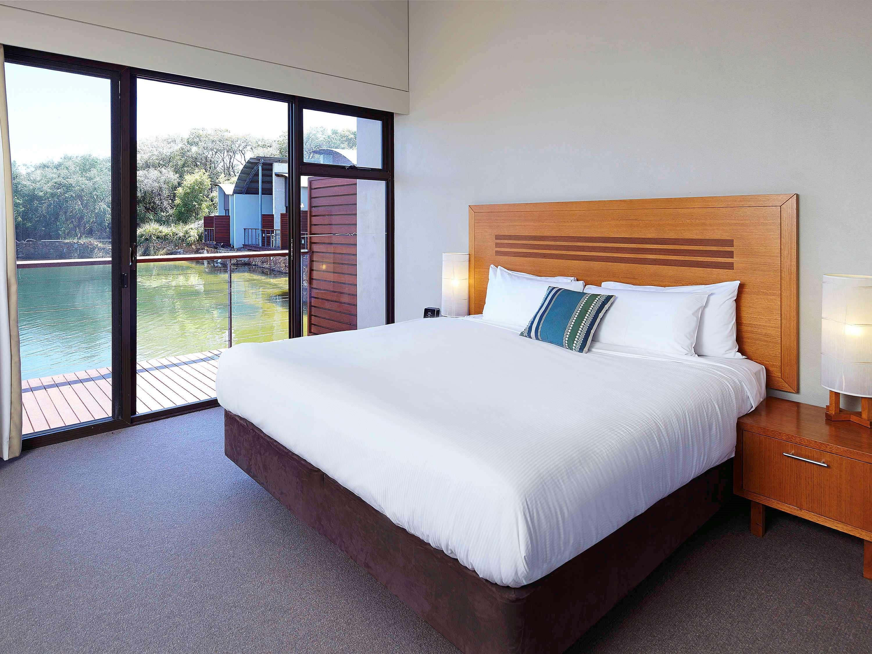 Pullman Bunker Bay Resort Margaret River Дансборо Екстер'єр фото A bedroom at the Peppers Springs Hotel