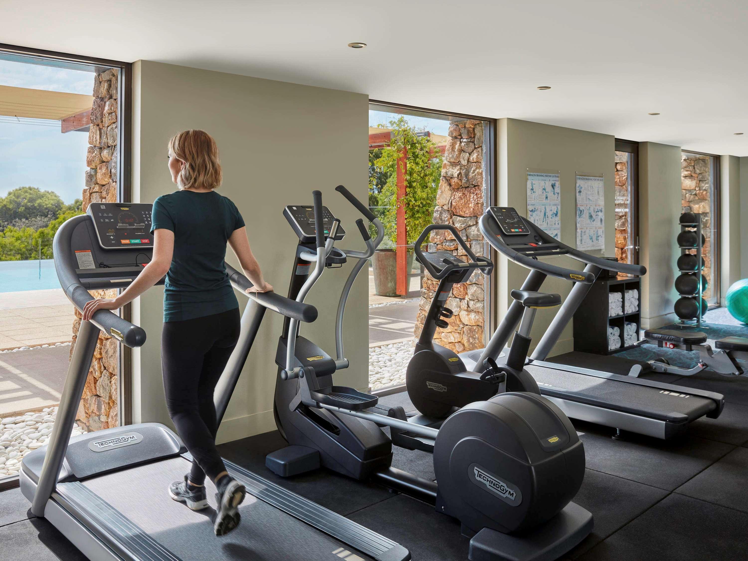 Pullman Bunker Bay Resort Margaret River Дансборо Екстер'єр фото A woman on a treadmill