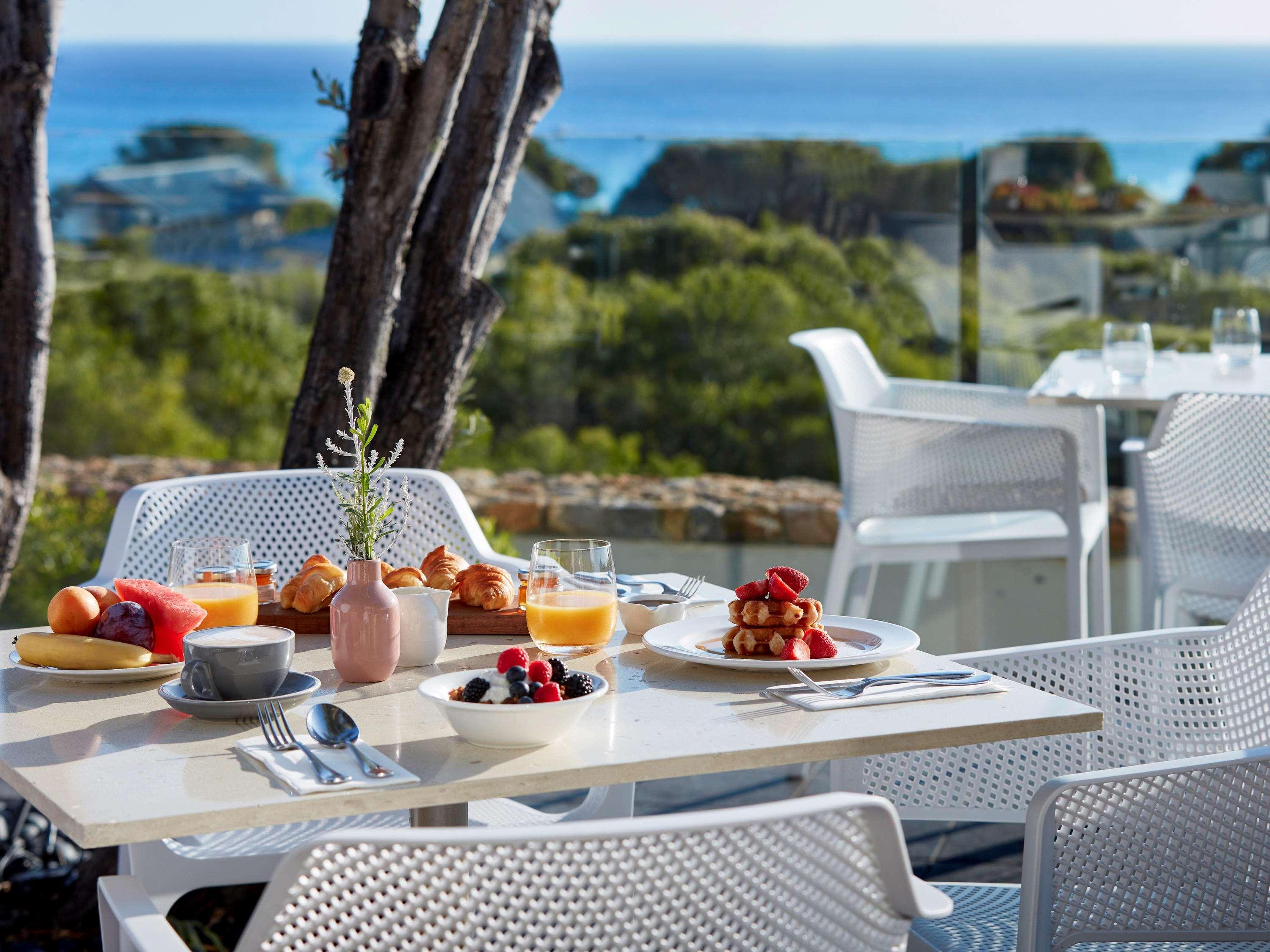 Pullman Bunker Bay Resort Margaret River Дансборо Екстер'єр фото Breakfast at the hotel